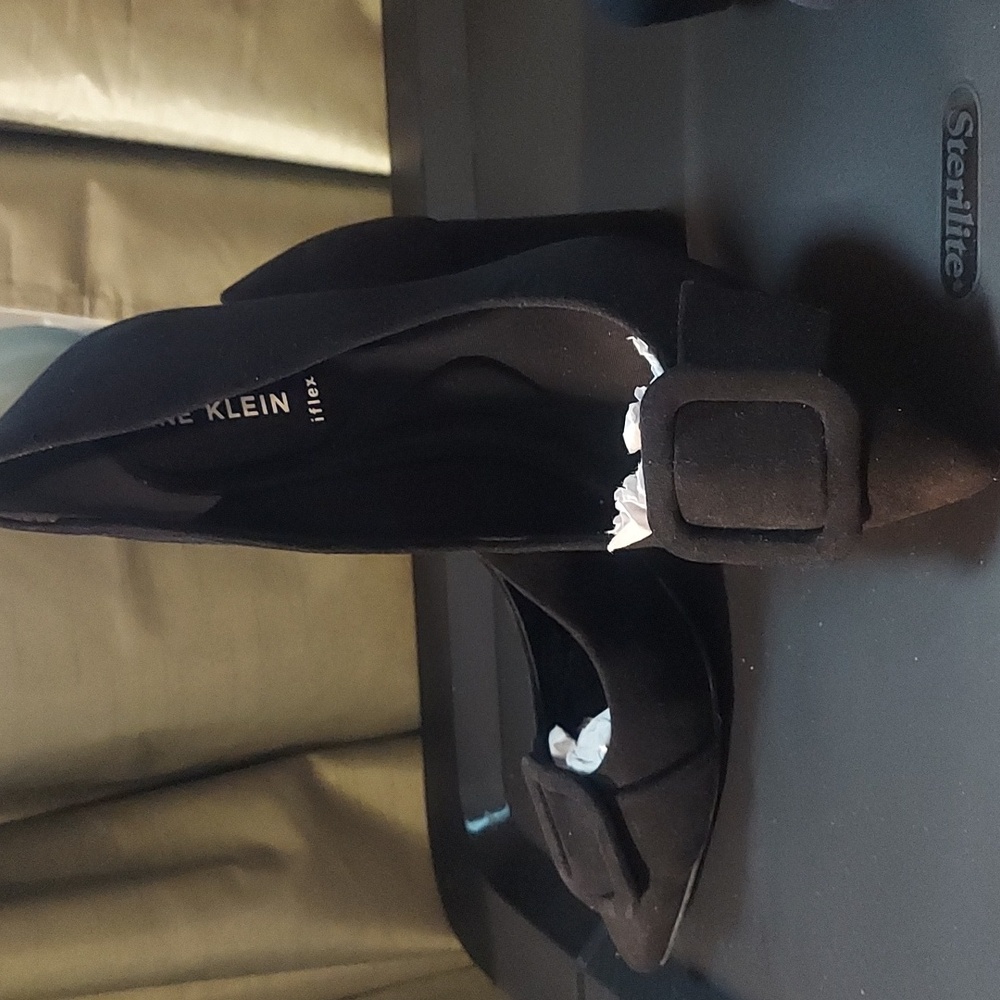Anne Klein Black Suede Pumps Sz. 6